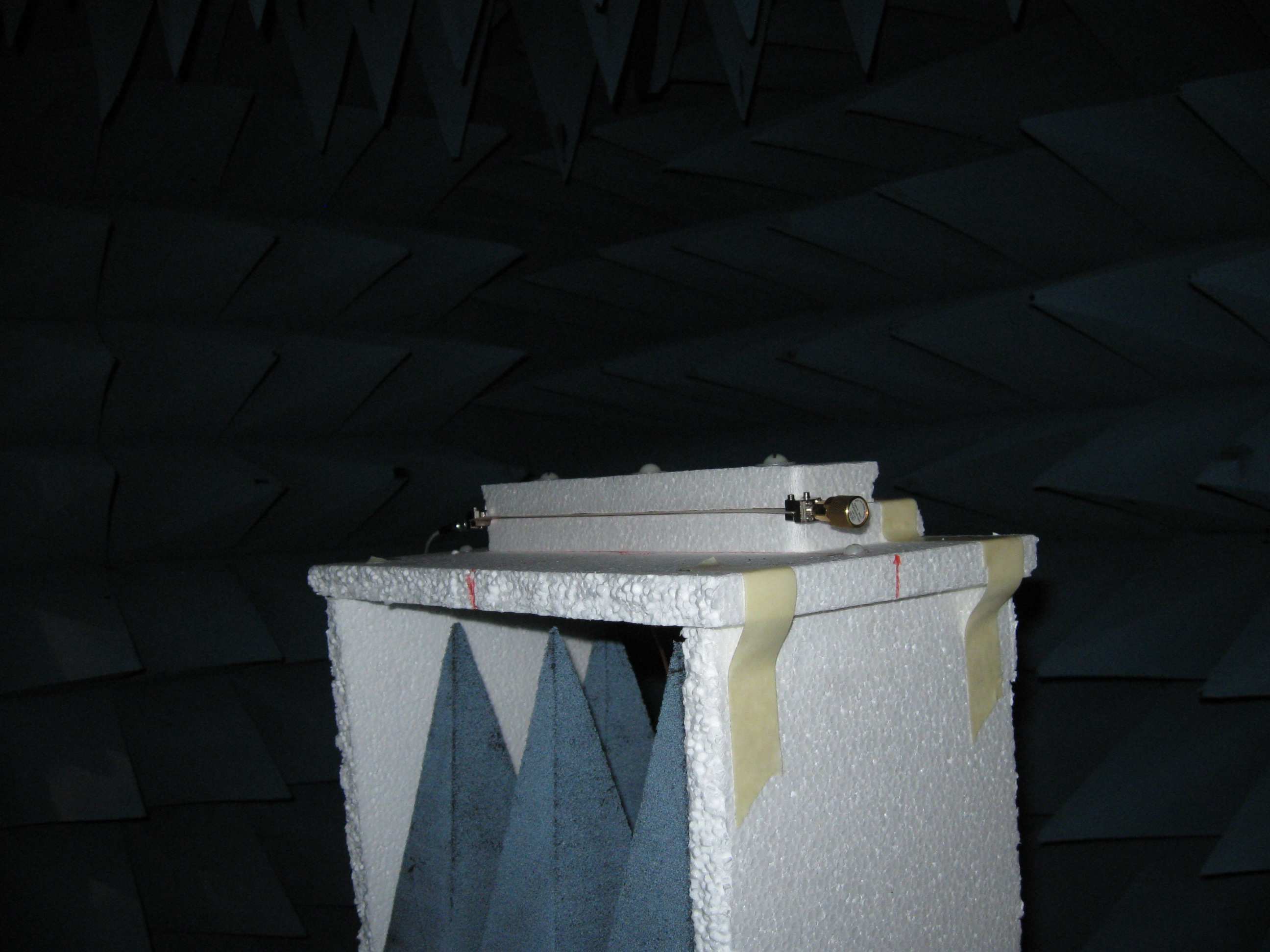 The non-inverting antenna mounted on a low-reflection support in an anechoic chamber for radiation-pattern measurement